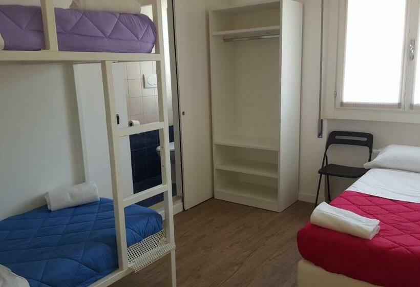 Номер Стандарт Трехместный, Lake Garda Hostel