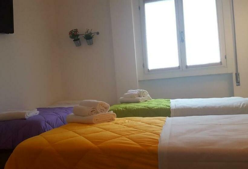 Номер Стандарт Трехместный, Lake Garda Hostel