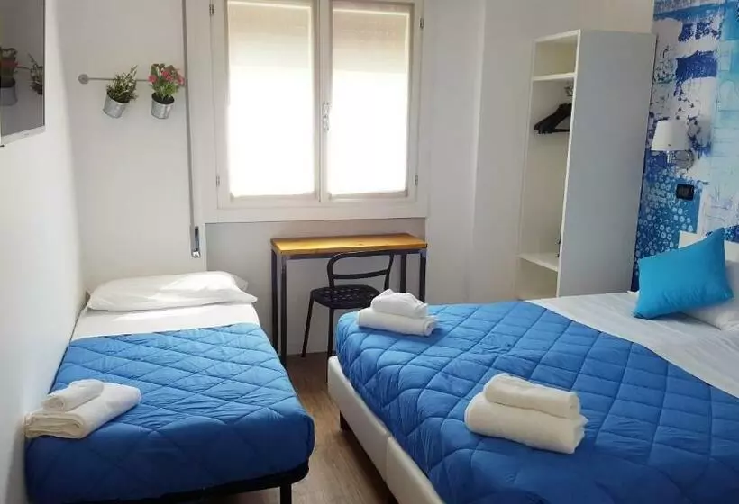 スタンダードトリプルルーム, Lake Garda Hostel