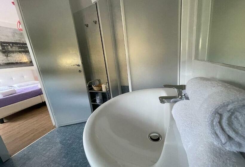 Номер Стандарт Трехместный, Lake Garda Hostel