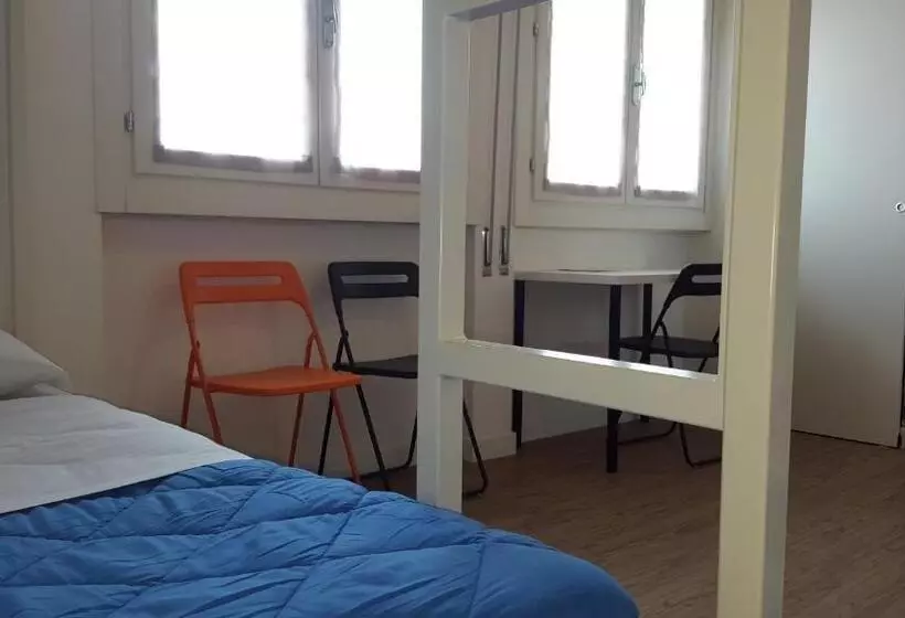 スタンダード４人部屋, Lake Garda Hostel