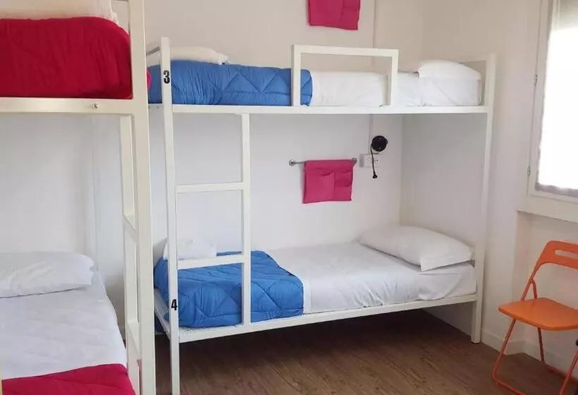 スタンダード４人部屋, Lake Garda Hostel