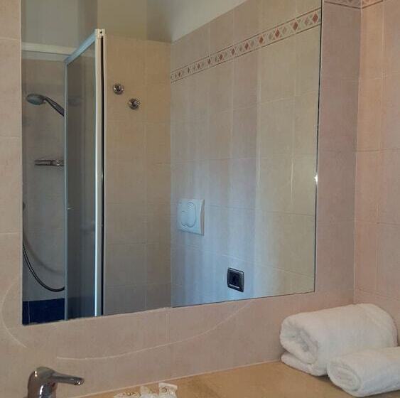 Номер Стандарт Трехместный, Lake Garda Hostel
