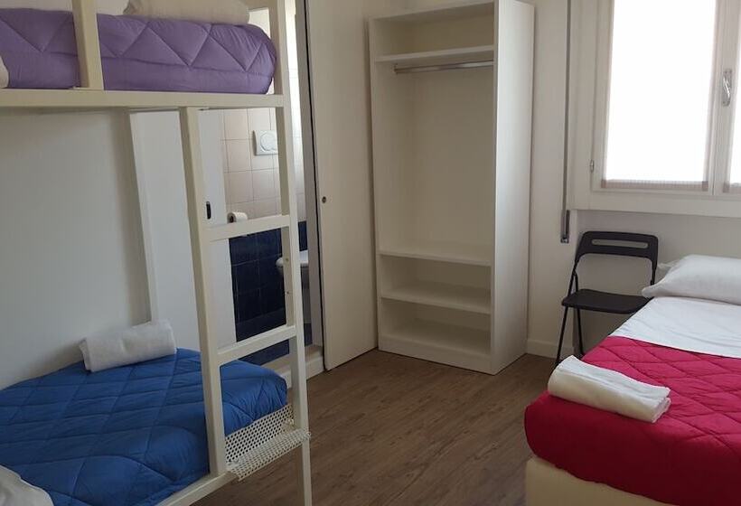 Номер Стандарт Трехместный, Lake Garda Hostel