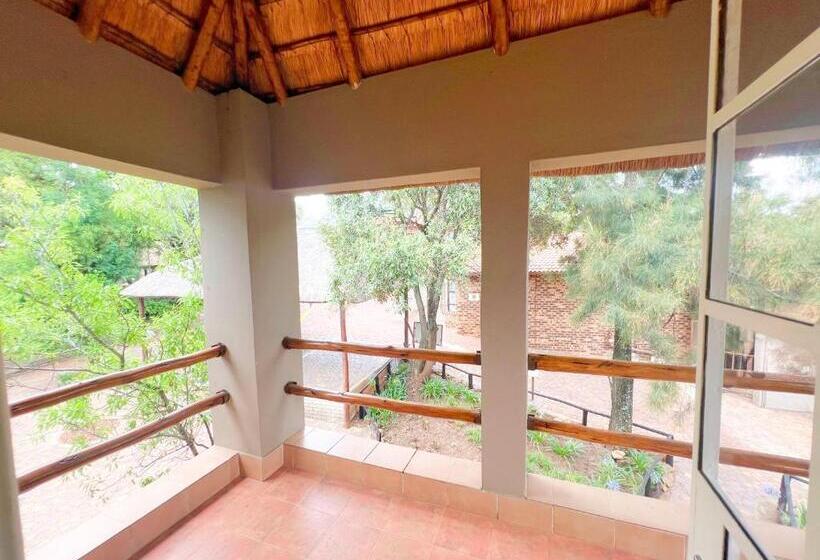 Номер Deluxe с Балконом, Protea Ridge Guest Cottages And Conference Centre
