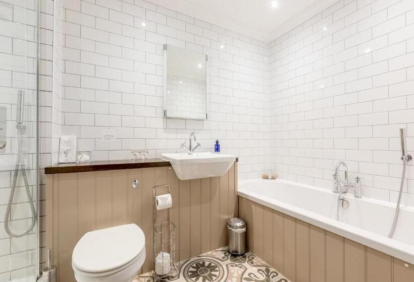 Номер Superior Кровать Кинг, Victoria Square & The Orangery