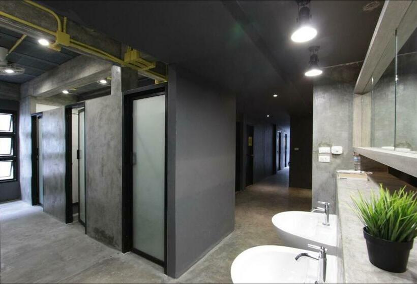 스탠다드 4인용 룸 공용 욕실, Fulfill Phuket   Sha