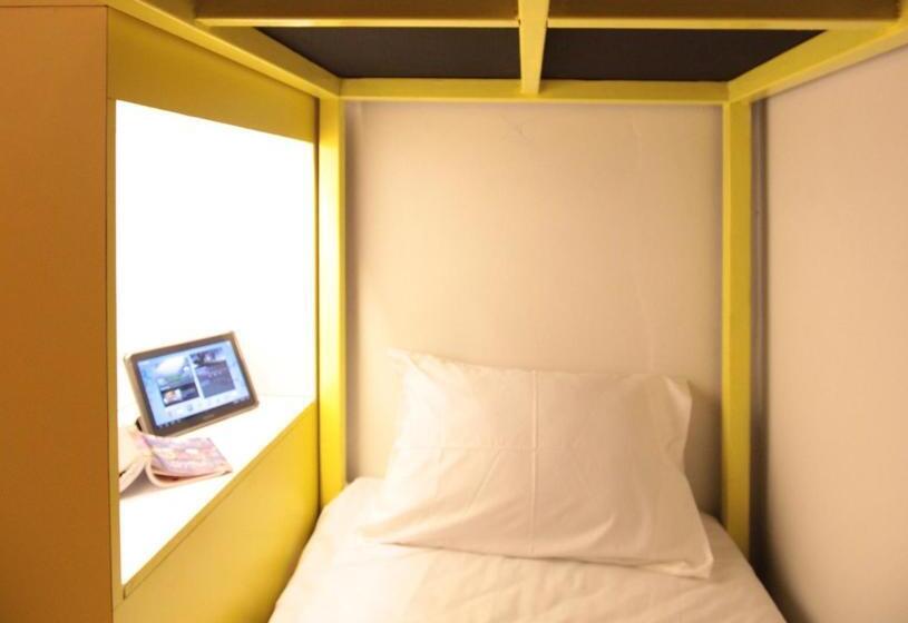 스탠다드 4인용 룸 공용 욕실, Fulfill Phuket   Sha