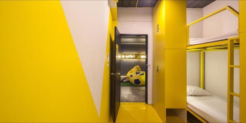 스탠다드 4인용 룸 공용 욕실, Fulfill Phuket   Sha