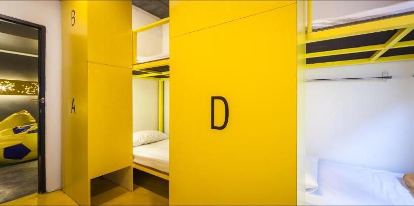 스탠다드 4인용 룸 공용 욕실, Fulfill Phuket   Sha