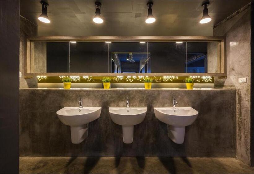 스탠다드 룸 공동 욕실, Fulfill Phuket   Sha