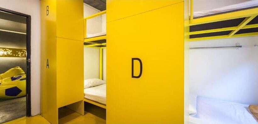 스탠다드 4인용 룸 공용 욕실, Fulfill Phuket   Sha