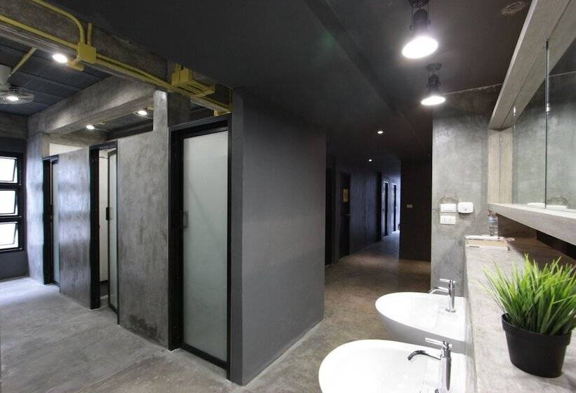 스탠다드 4인용 룸 공용 욕실, Fulfill Phuket   Sha