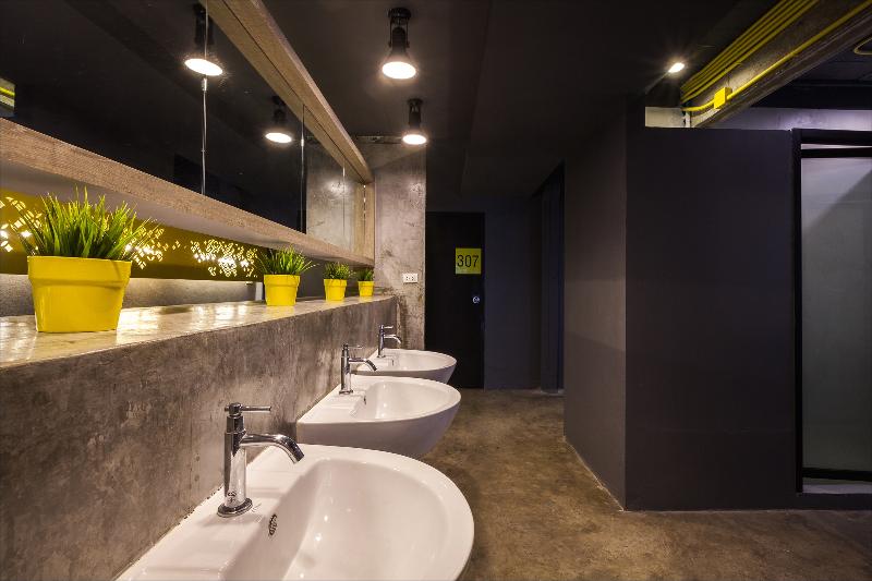 스탠다드 4인용 룸 공용 욕실, Fulfill Phuket   Sha