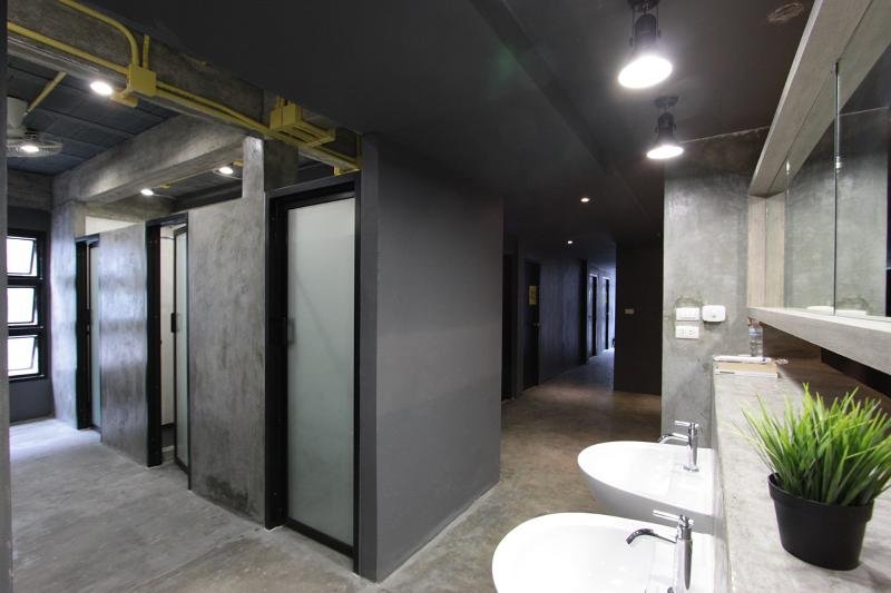 스탠다드 4인용 룸 공용 욕실, Fulfill Phuket   Sha