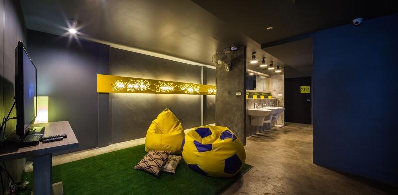 스탠다드 4인용 룸 공용 욕실, Fulfill Phuket   Sha