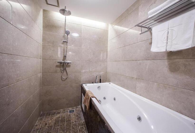 اتاق خانوادگی, Army