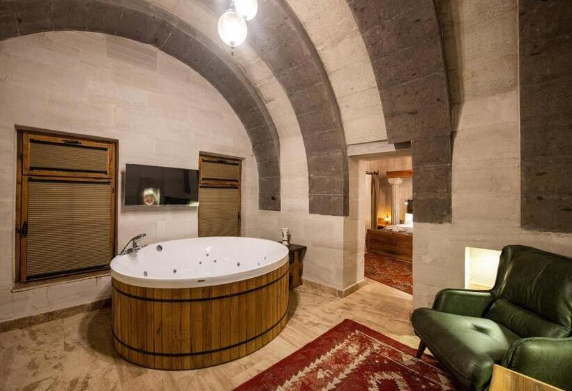 سوییت, Charming Cave