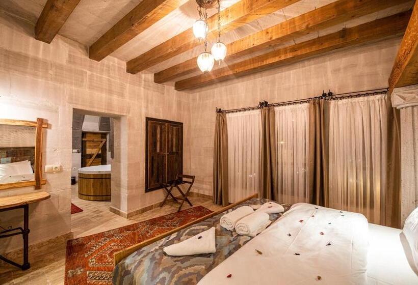 سوییت, Charming Cave