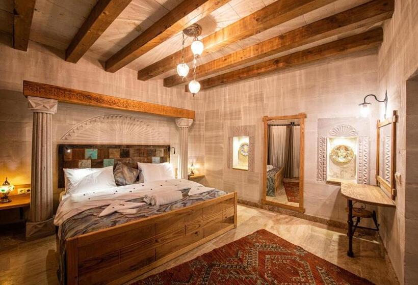 سوییت, Charming Cave