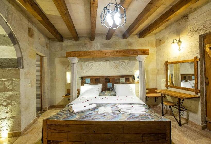 سوییت, Charming Cave