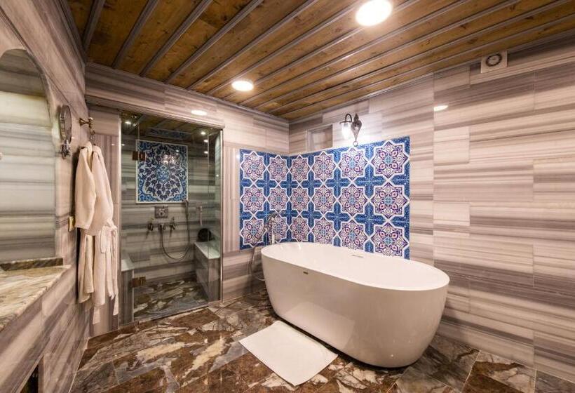 سوییت جونیور, Charming Cave