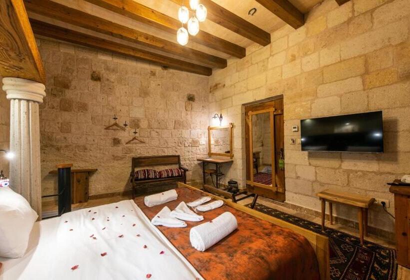 سوییت جونیور, Charming Cave