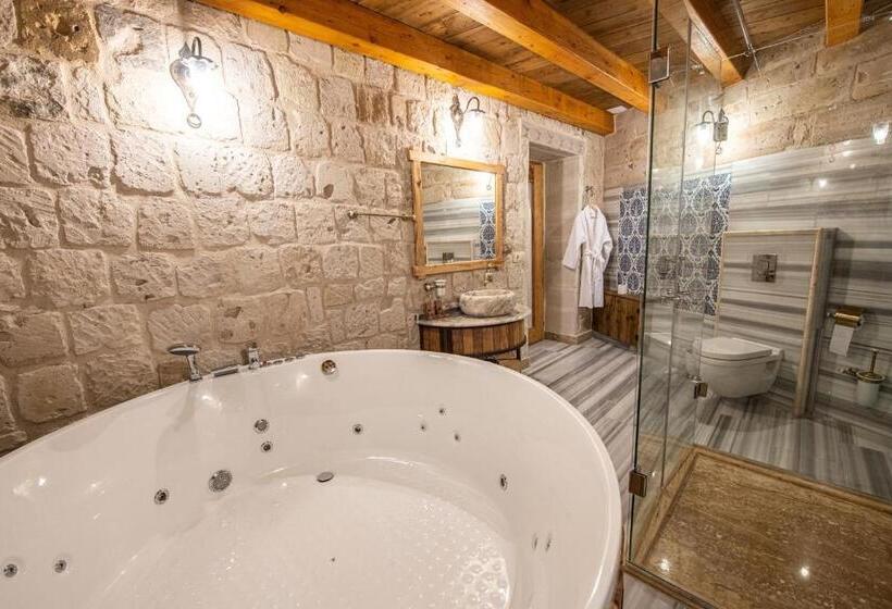 سوییت, Charming Cave