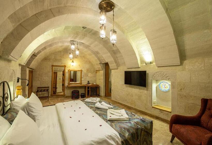 سوییت, Charming Cave