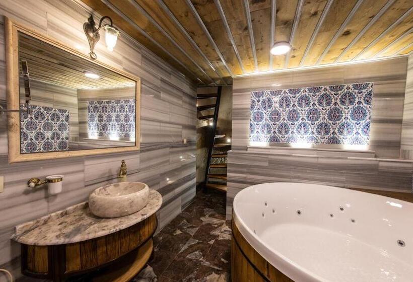 سوییت, Charming Cave