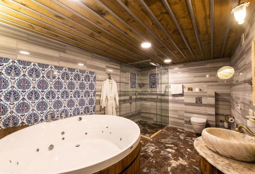 سوییت, Charming Cave