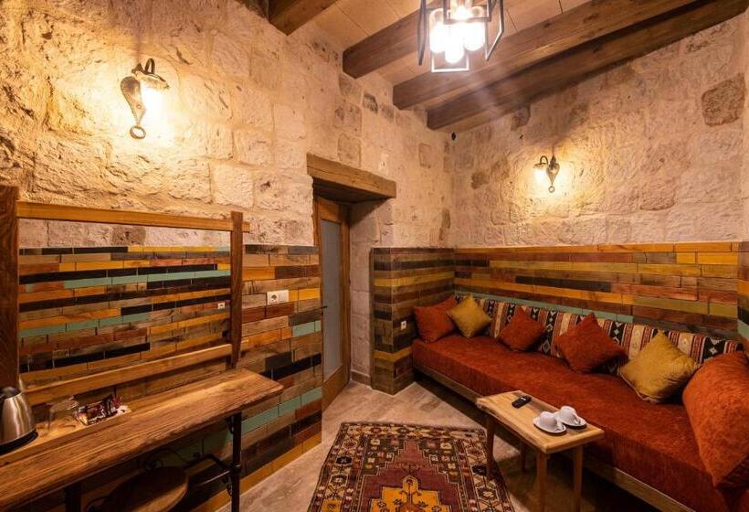 سوییت, Charming Cave