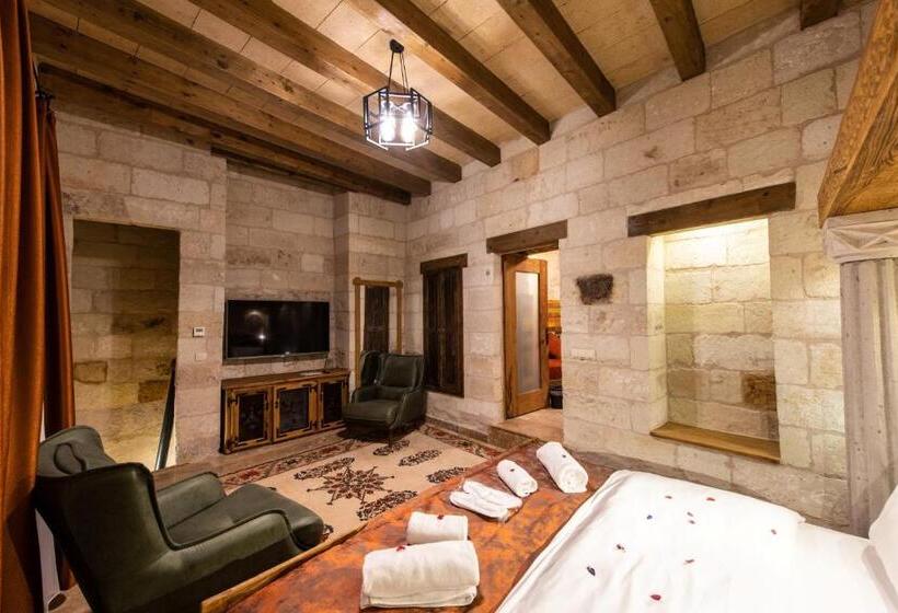 سوییت, Charming Cave