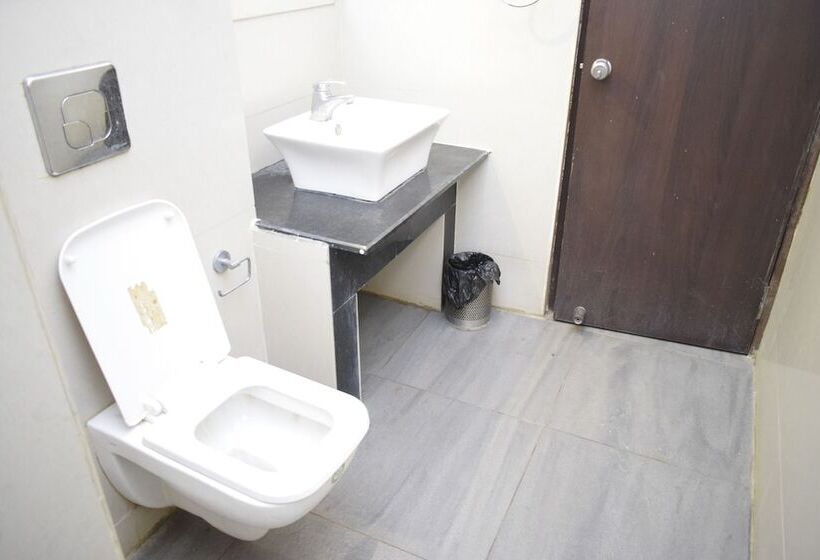 Deluxe Suite, Golden Castle