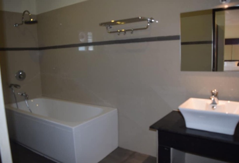 Deluxe Suite, Golden Castle