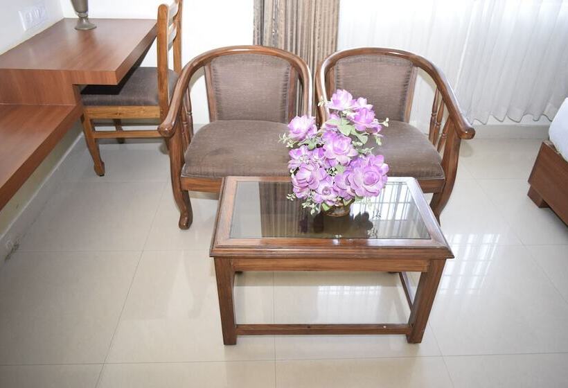 Deluxe Suite, Golden Castle