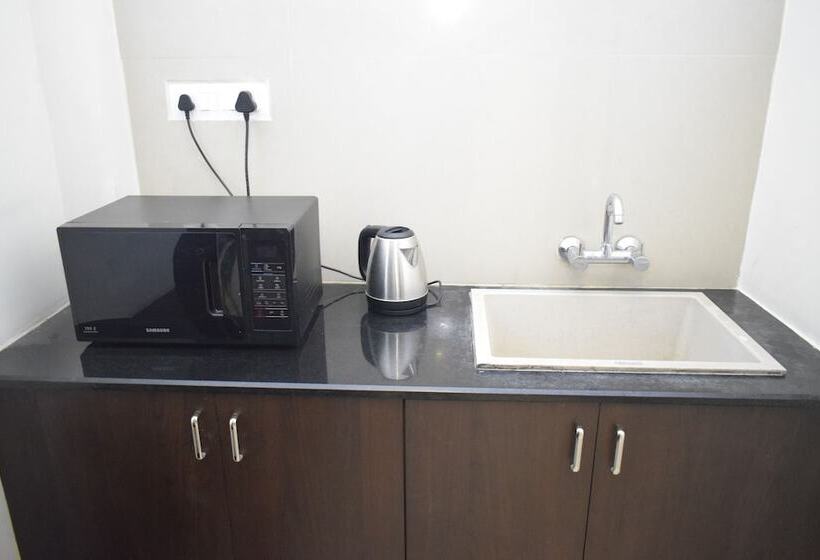 Deluxe Suite, Golden Castle