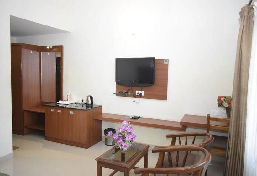 Deluxe Suite, Golden Castle