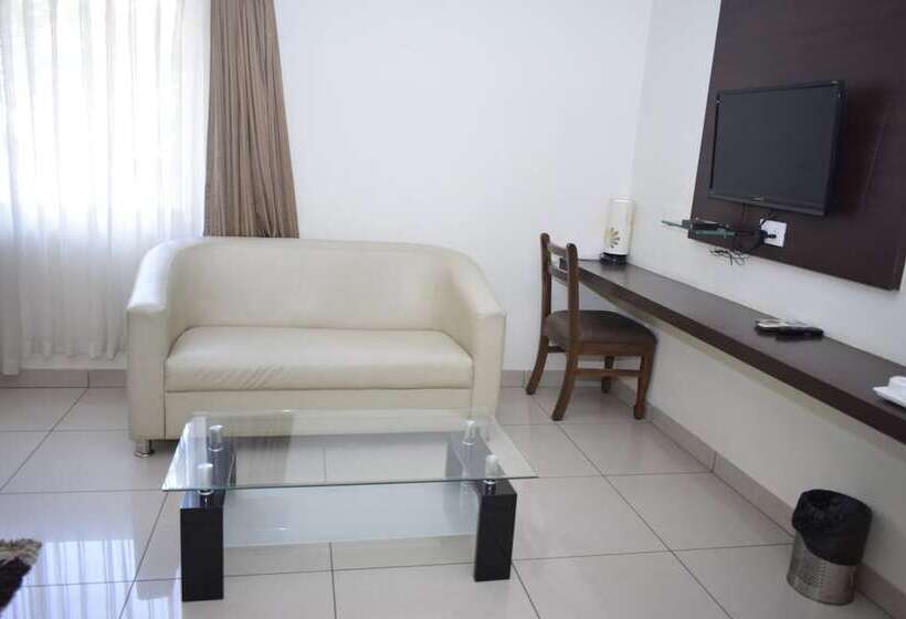 Deluxe Suite, Golden Castle