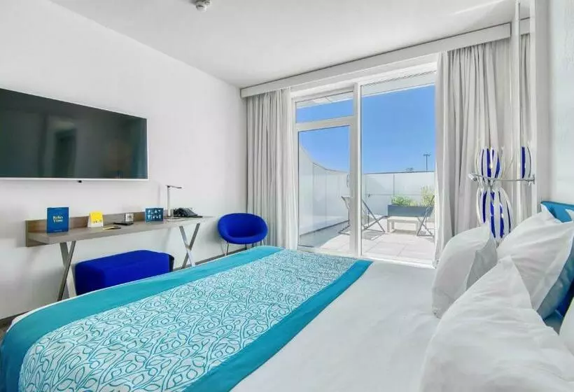 キングサイズベッドのスーペリアルーム, Golden Tulip Marseille Euromed