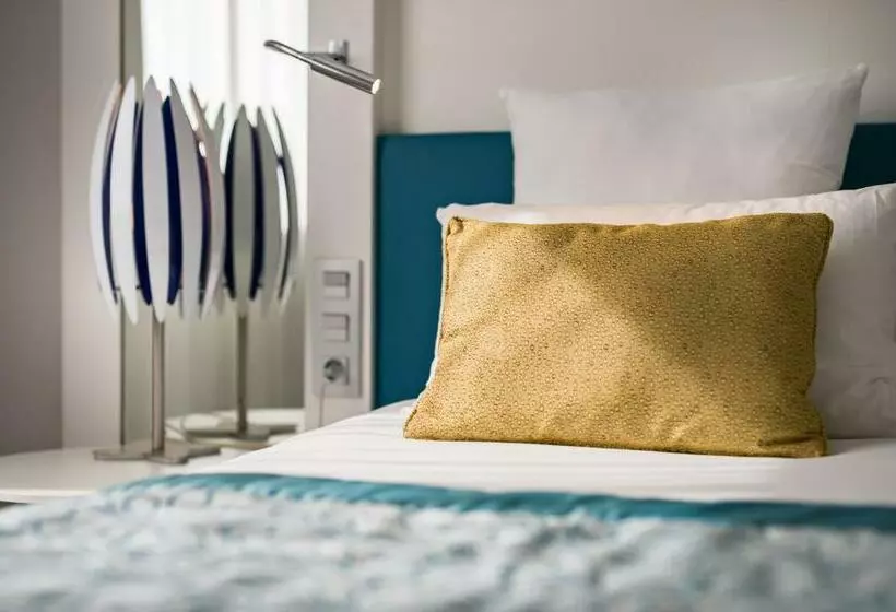 キングサイズベッドのスーペリアルーム, Golden Tulip Marseille Euromed