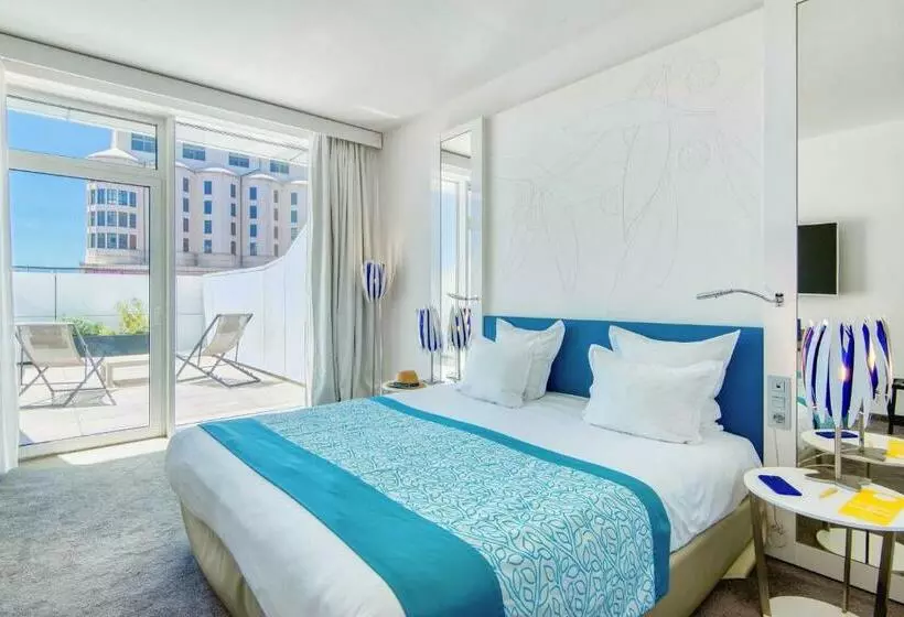 キングサイズベッドのスーペリアルーム, Golden Tulip Marseille Euromed
