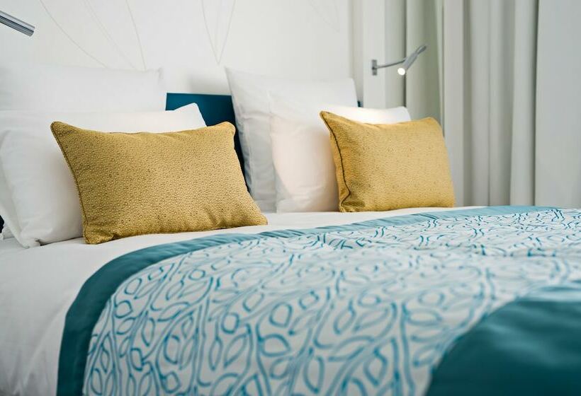 اتاق سوپریور با چشمانداز دریا, Golden Tulip Marseille Euromed