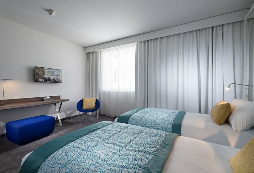 اتاق سوپریور با چشمانداز دریا, Golden Tulip Marseille Euromed