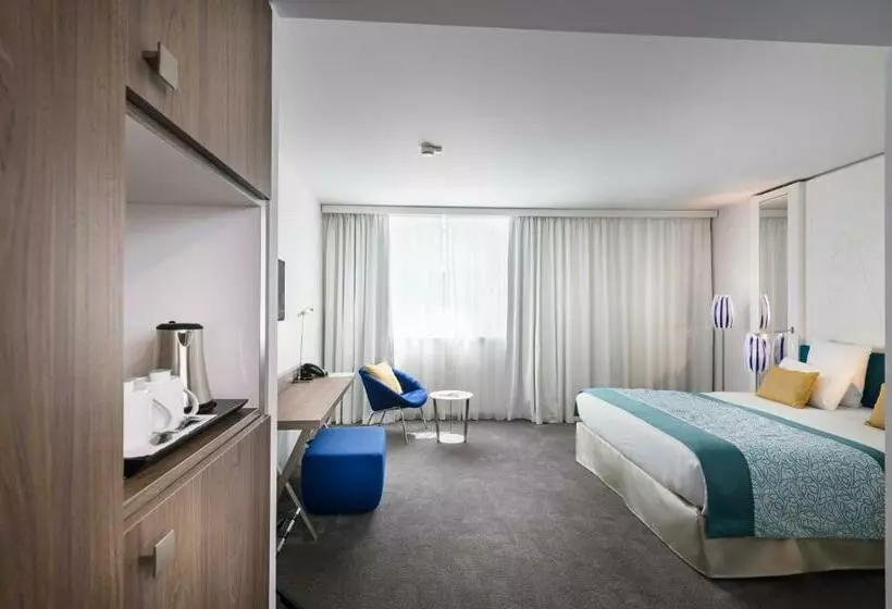 キングサイズベッドのエクゼクティブルーム, Golden Tulip Marseille Euromed
