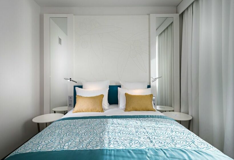 Junior Suite, Golden Tulip Marseille Euromed