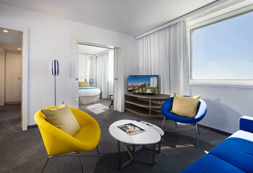 Suite Executive Vue Mer, Golden Tulip Marseille Euromed