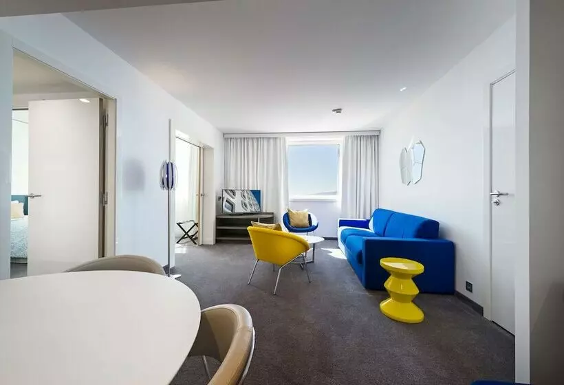 海の見えるエクゼクティブスイート, Golden Tulip Marseille Euromed