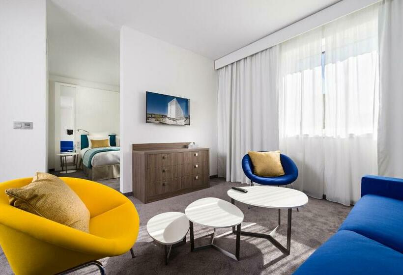 Suite Executive Vue Mer, Golden Tulip Marseille Euromed