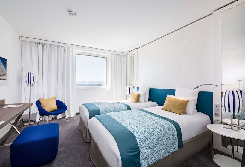 Chambre Supérieure Vue Mer, Golden Tulip Marseille Euromed